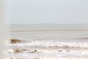 Same angle, a minute later, with a 200mm lens. If I zoomed from 18 to 200, the ship would 'disappear'. A FE trick.